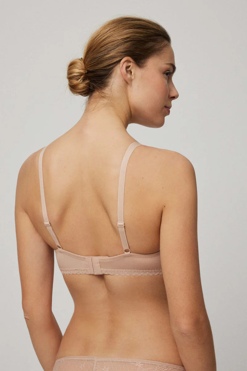 Ysabel Mora nude beugelvrije BH met bloemenkant